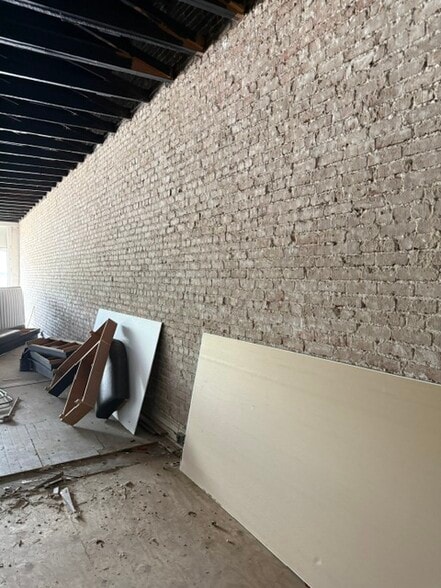 More Photos Of 430-436 W Commercial St, Springfield Storefront For Lease