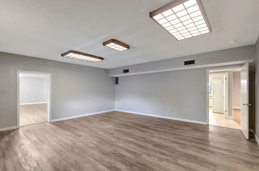 More Photos Of 6948 W Mohawk Ave, Tampa Office For Lease