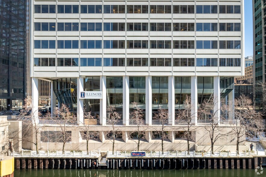 More Photos Of 200 S Wacker Dr, Chicago Office For Lease