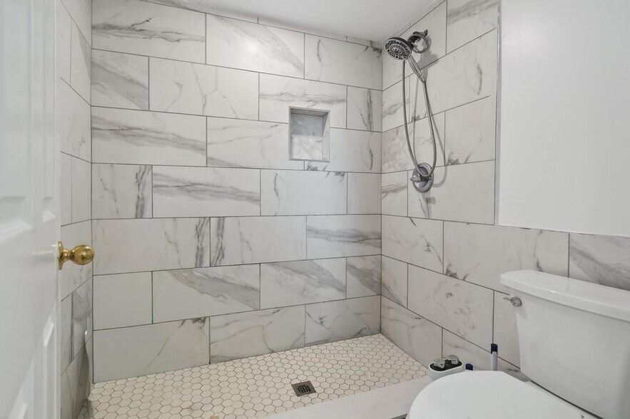 More Photos Of 10676 New Kings Rd, Jacksonville Office For Lease