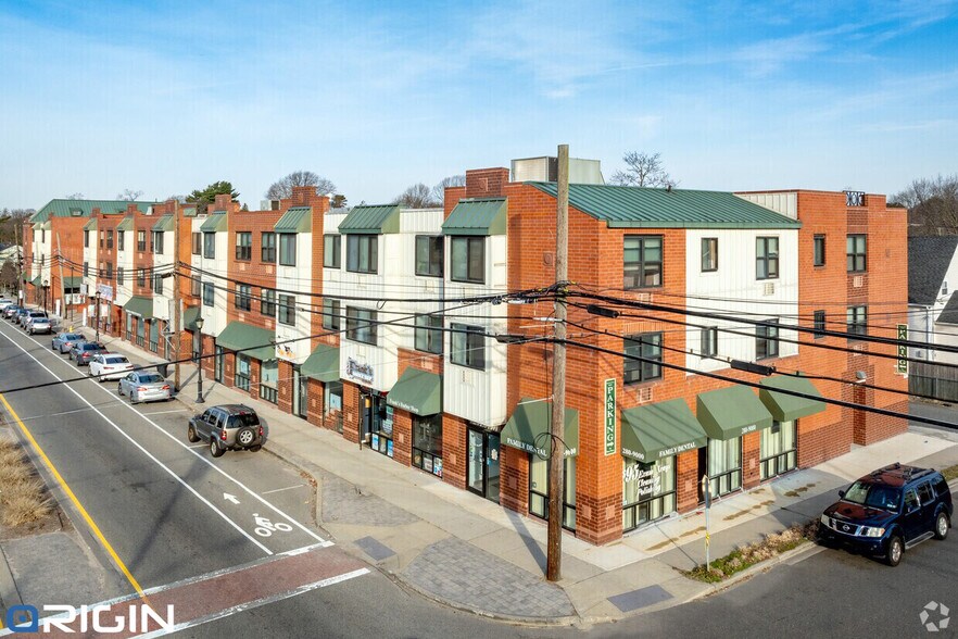 Primary Photo Of 701 Prospect Ave, Westbury Apartments For Lease