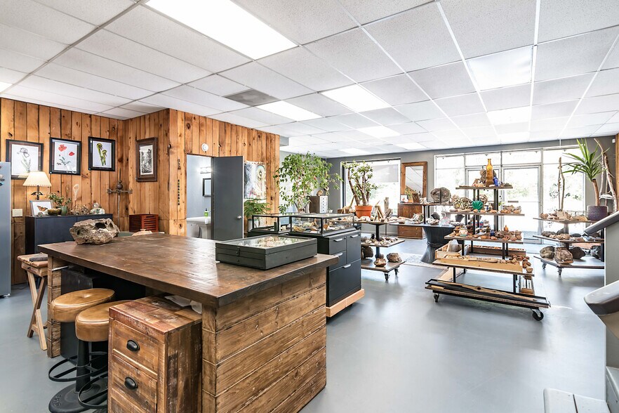 More Photos Of 3110 SE Highway 101, Lincoln City Storefront For Sale