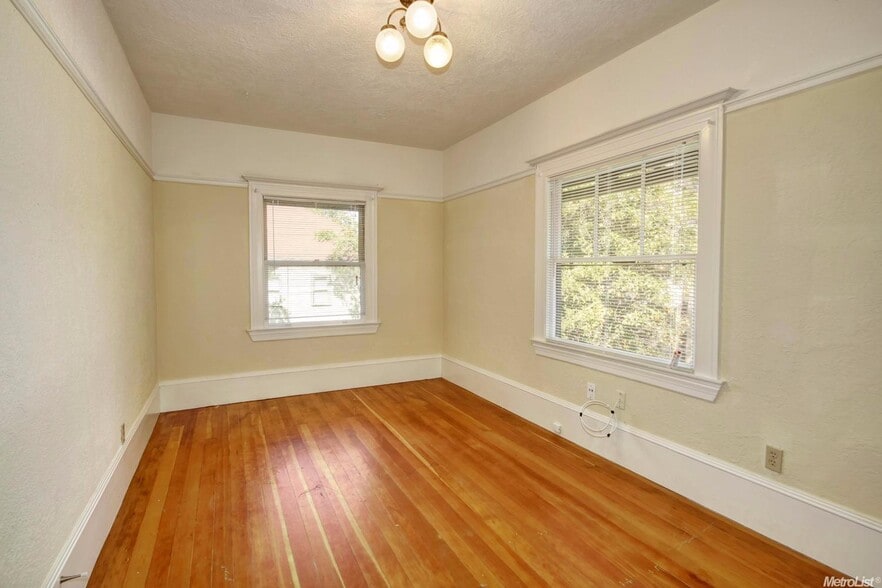 More Photos Of 1901-1903 H St, Sacramento Apartments For Sale