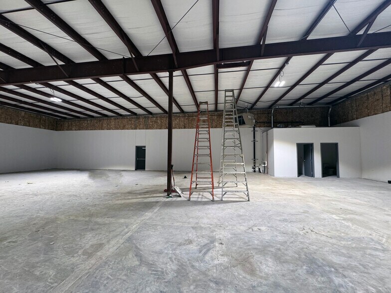 More Photos Of 2720 N 84th St, Omaha Warehouse For Sale