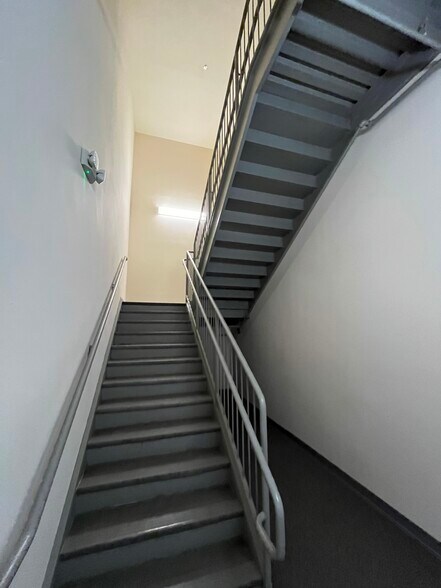 More Photos Of 8982-9050 Hornbaker Rd, Manassas Warehouse For Lease