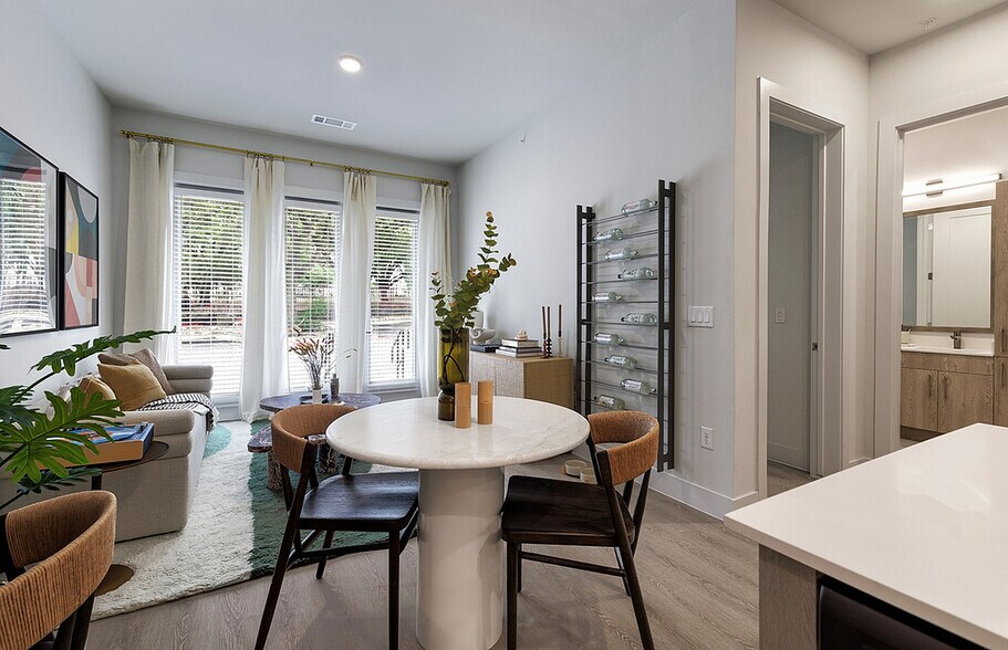 More Photos Of 7910 S New Braunfels, San Antonio Apartments For Lease