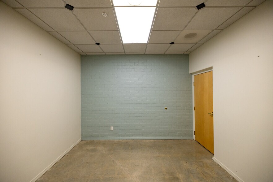 More Photos Of 241 Lombard St, Thousand Oaks Loft Creative Space For Lease