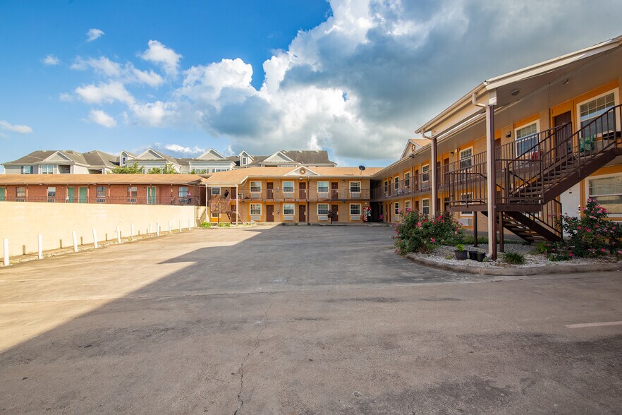 More Photos Of 3005 Houston Hwy, Victoria Hotel For Sale