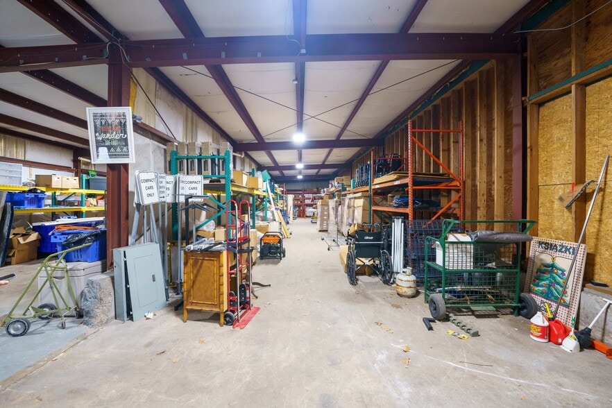More Photos Of 31 Wilclar St, Warwick Warehouse For Lease