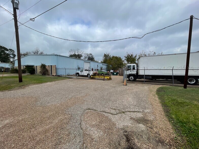 More Photos Of 903 Brenda St, Houston Warehouse For Sale