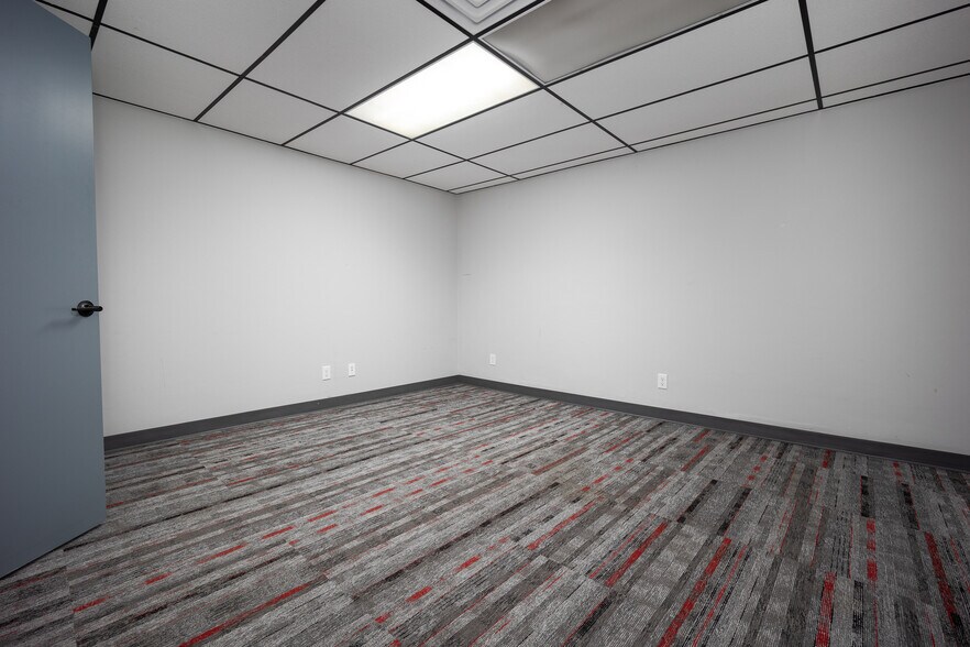 More Photos Of 2805 Broce Dr, Norman Warehouse For Sale