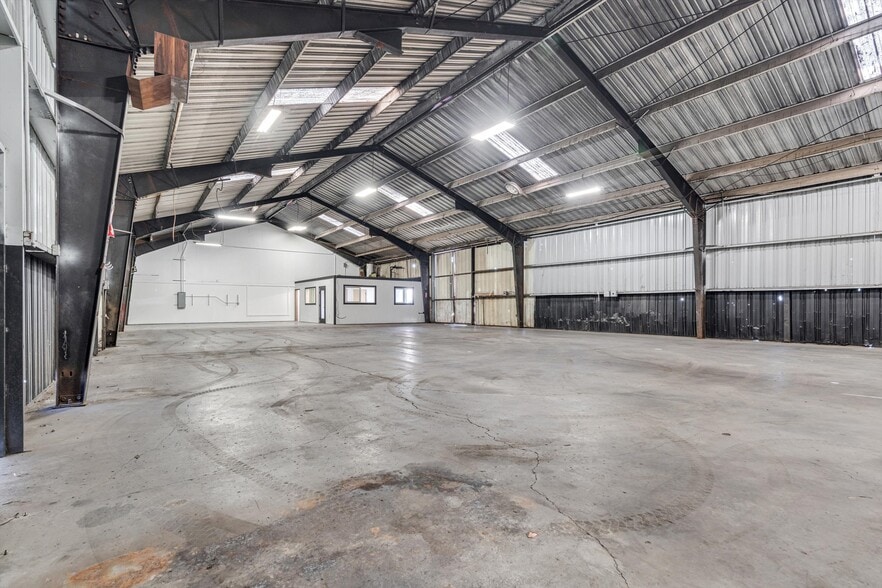 More Photos Of 141 Helman Ln, Cotati Warehouse For Lease