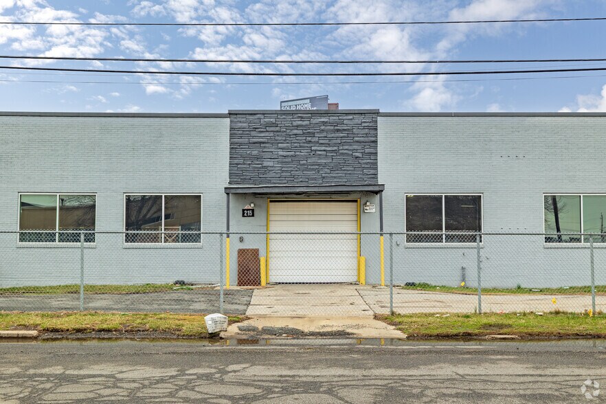 More Photos Of 215 S Newman St, Hackensack Warehouse For Lease