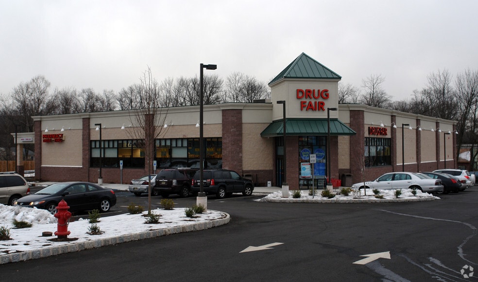 More Photos Of 477 Union Ave, Bridgewater Drugstore For Lease