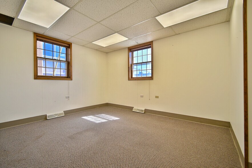 More Photos Of 425 S Adams St, Green Bay Office For Lease