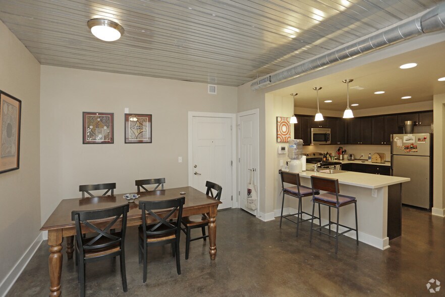 More Photos Of 901 New Hampshire St, Lawrence Apartments For Lease