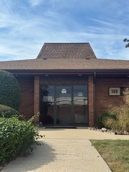 More Photos Of 1000 Ravinia Pl, Orland Park Office For Lease