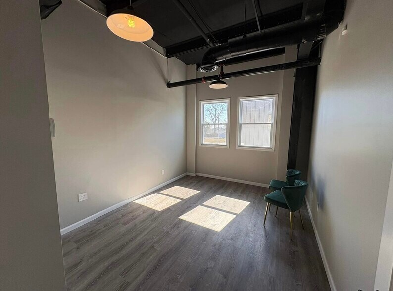 More Photos Of 300 W Jennings St, Newburgh Freestanding For Lease