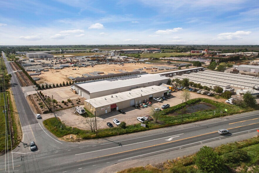 More Photos Of 12811 E Brandt Rd, Lockeford Warehouse For Sale