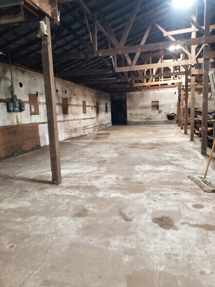 More Photos Of 990 Red Bud Dr, Warsaw Service For Sale