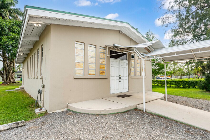 More Photos Of 224 NW Avenue G, Belle Glade Religious Facility For Sale