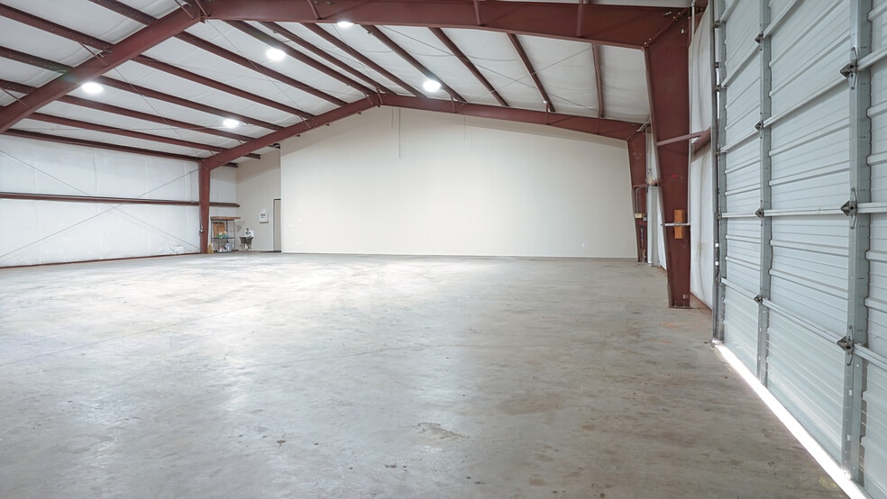 More Photos Of 5335 Brystone Dr, Houston Flex For Lease