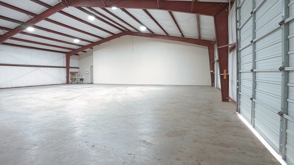 More Photos Of 5335 Brystone Dr, Houston Light Distribution For Lease