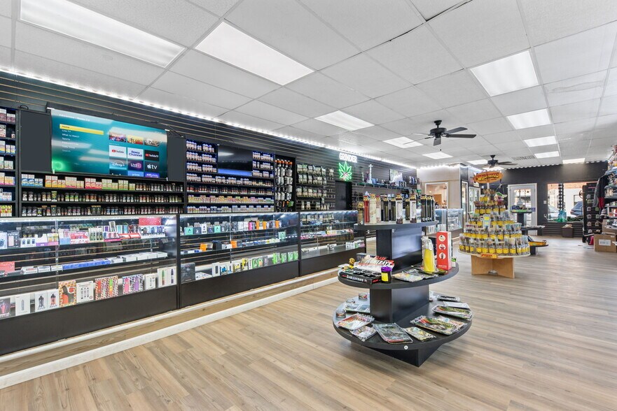 More Photos Of 126 N High St, Hillsboro Storefront Retail Residential For Sale