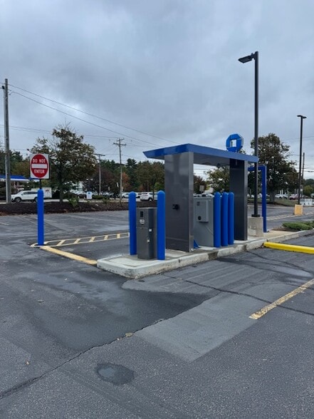 More Photos Of 1051 S Willow St, Manchester Bank For Lease