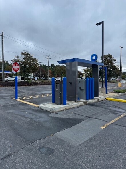 More Photos Of 1051 S Willow St, Manchester Bank For Lease