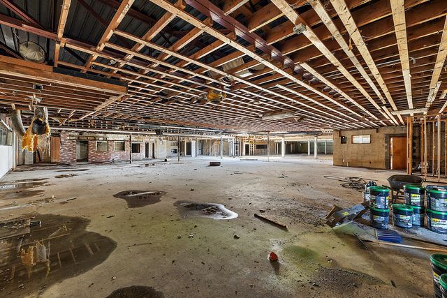 More Photos Of 3402 Richfield Rd, Flint Freestanding For Lease