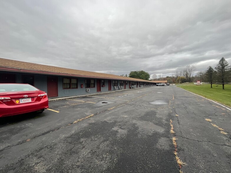 More Photos Of 42 Stockbridge Rd, West Stockbridge Hotel For Sale