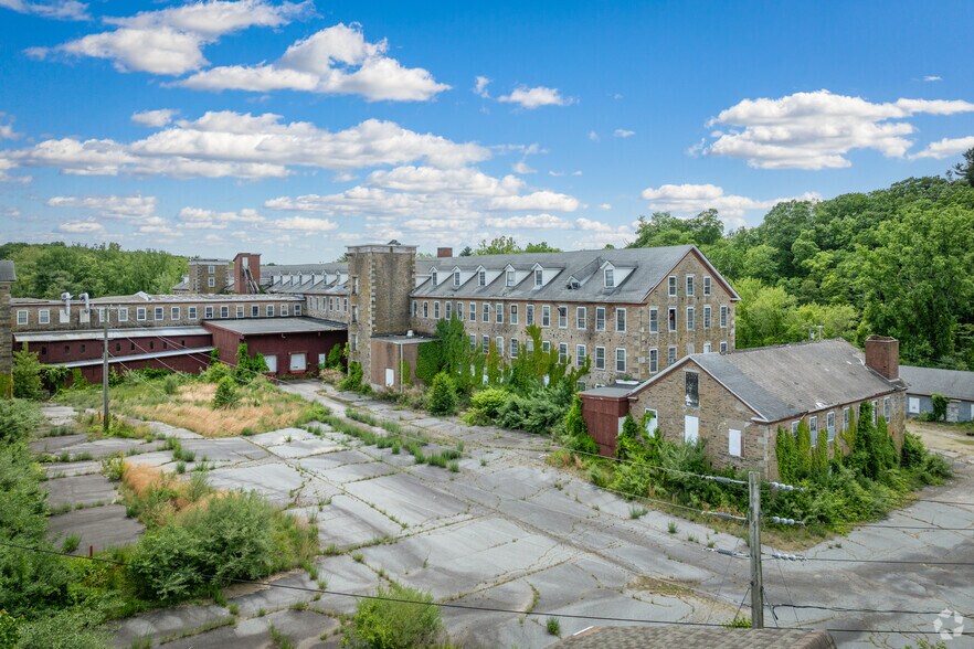 More Photos Of 51 S Walnut St, Wauregan Manufacturing For Lease