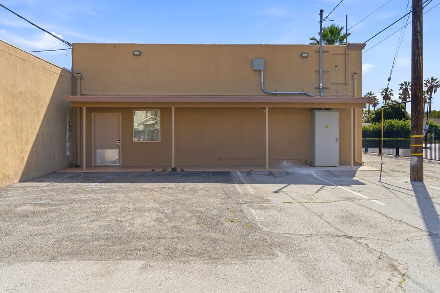 More Photos Of 215 S Citrus Ave, Covina Storefront For Lease