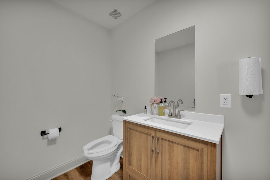 More Photos Of 679 Hospital Rd, Commerce Medical For Lease