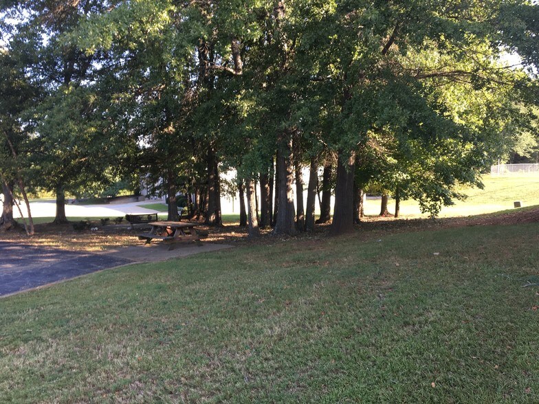 More Photos Of 108 Chellelin Dr, Gaffney Warehouse For Lease