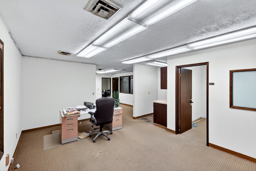 More Photos Of 524 N Mullan Rd, Spokane Loft Creative Space For Sale