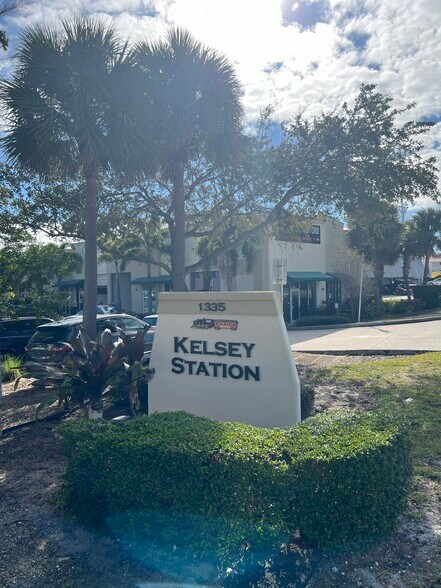 Primary Photo Of 1335 Old Dixie Hwy, Lake Park Unknown For Lease