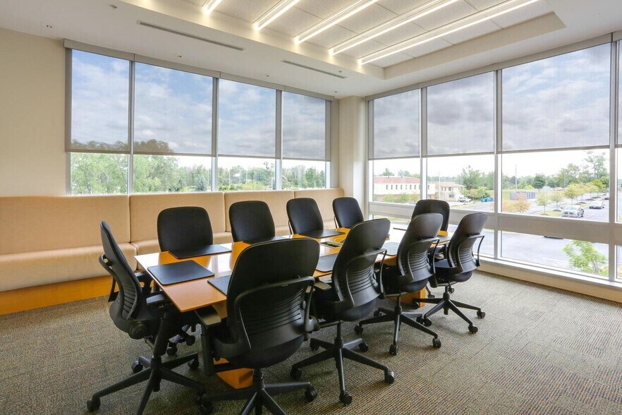 More Photos Of 600 Airborne Pky, Cheektowaga Unknown For Lease