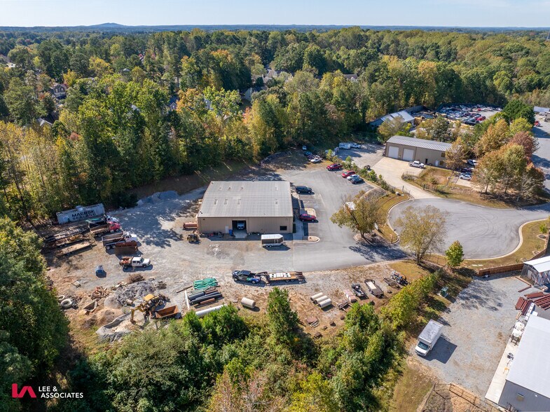More Photos Of 210 Holt Rd, Acworth Industrial For Lease