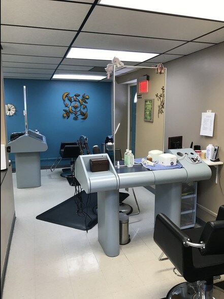 More Photos Of 1741 W Old Ridge Rd, Hobart Storefront Retail Office For Lease