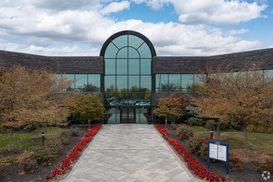 More Photos Of 11590 Century Blvd, Cincinnati Office For Lease