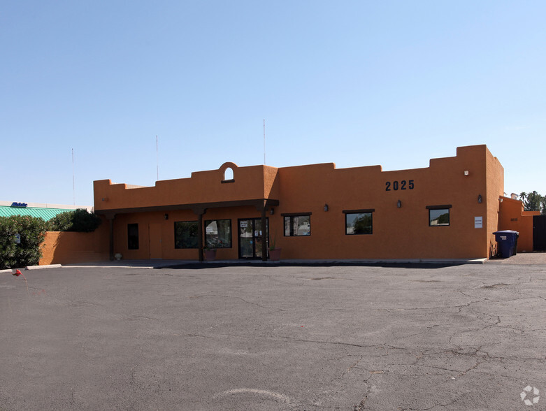 Primary Photo Of 2025 W Grant Rd, Tucson Medical For Sale