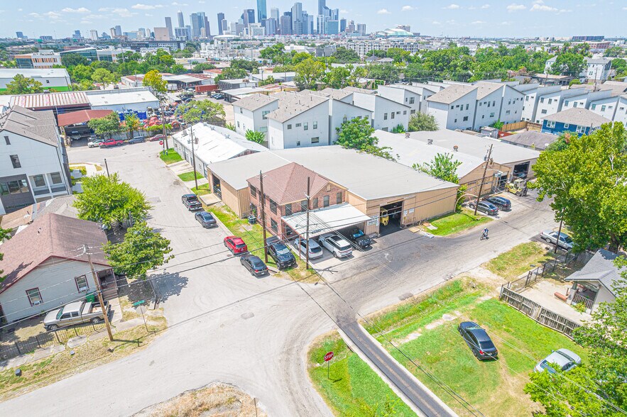 More Photos Of 1714 Hussion St, Houston Industrial For Sale