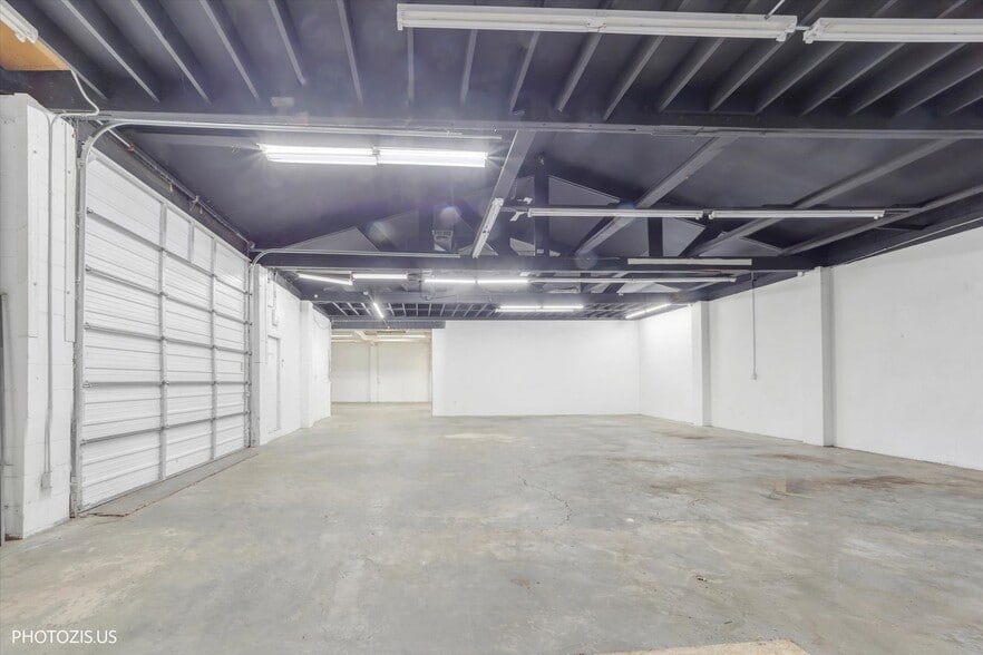 More Photos Of 122 W Northwest Hwy, Barrington Freestanding For Sale