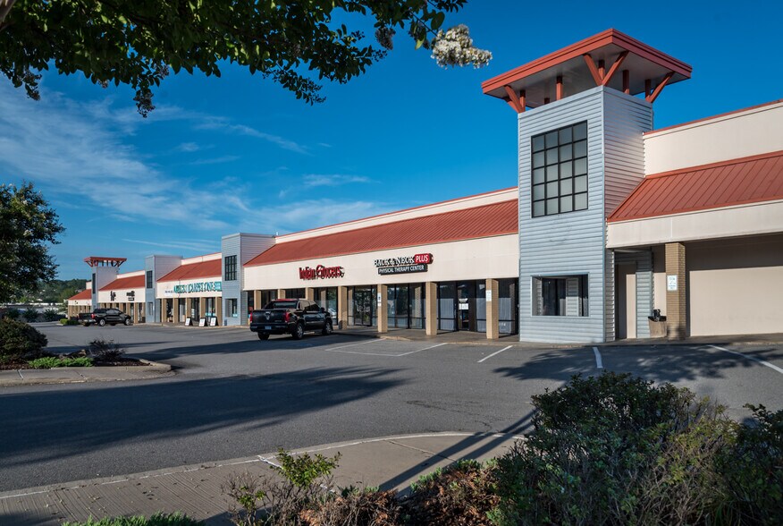 More Photos Of Rodney Parham Rd @ Rodney Parham Rd. & Market St., Little Rock Unknown For Lease
