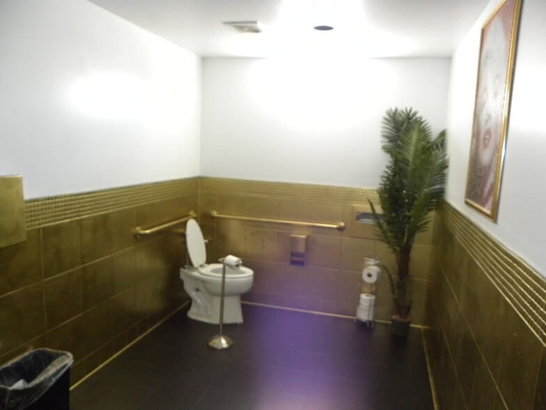 More Photos Of 4225 Crenshaw Blvd, Los Angeles Bar For Lease