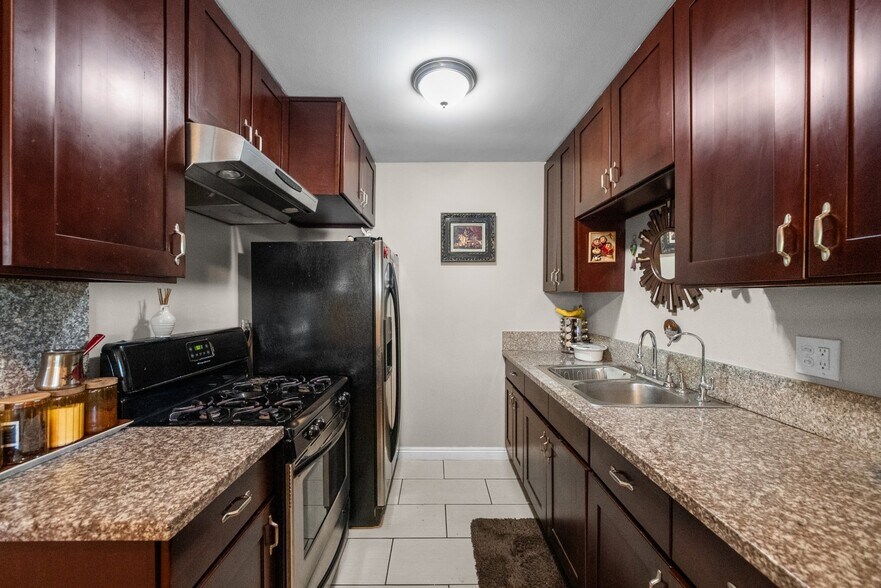 More Photos Of 6661 Wilkinson Ave, North Hollywood Apartments For Sale