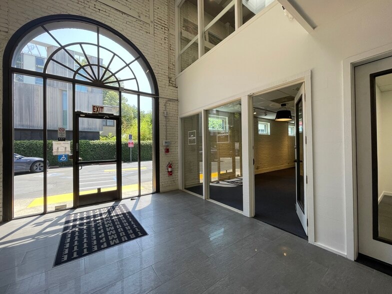 More Photos Of 2020 I St, Sacramento Storefront Retail Office For Lease