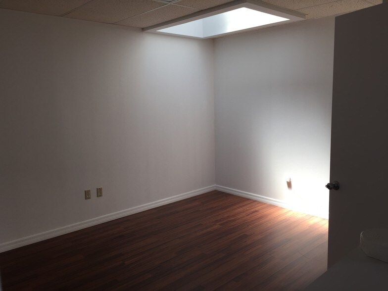 More Photos Of 6238 Presidential Ct, Fort Myers Medical For Sale